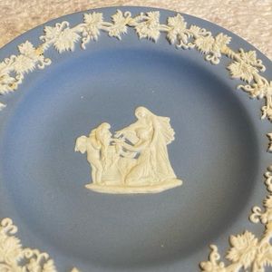 Wedgwood Jasperware blue and white small display plate 4 3/4”